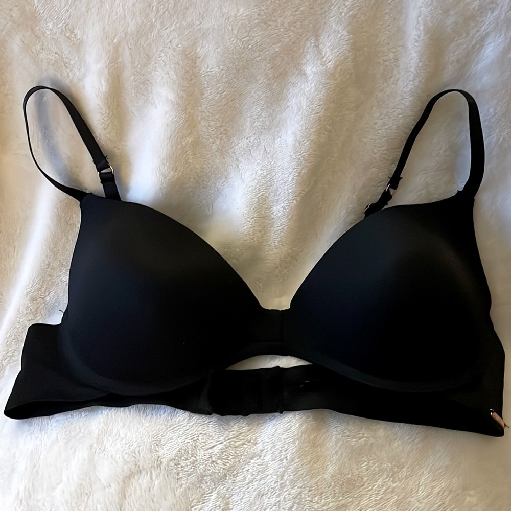 Daskin 36B black push up bra, adjustable strap, 2 hook clasp